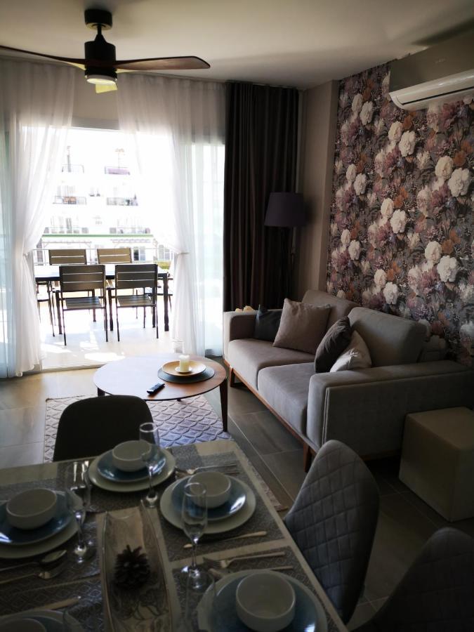Seaside Modern Holiday Home For Family Vokolidha Екстериор снимка